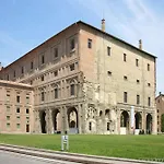 Hotel Toscanini 3*
