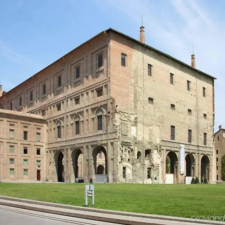 Hotel Toscanini 3*